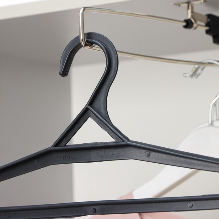 Вешалка-плечики для верхней одежды, размер 52-54, цвет микс